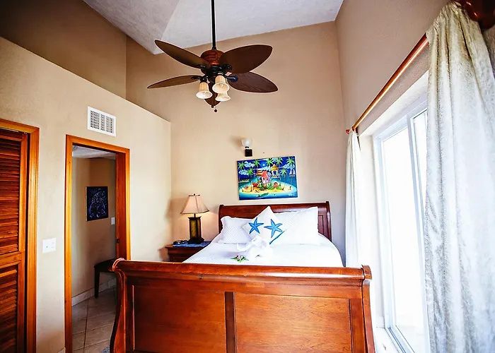 Pelican Reef Hotel *