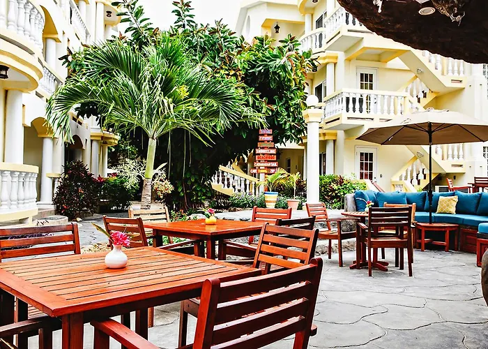 Pelican Reef Hotel *