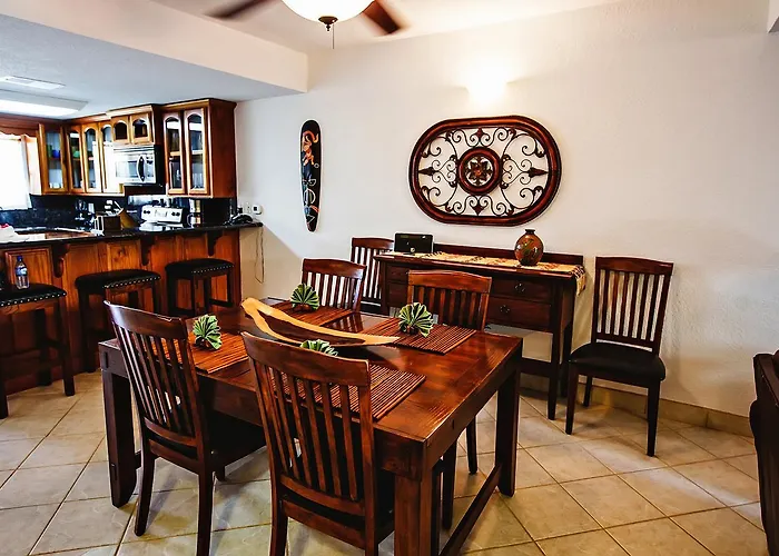 Pelican Reef Hotel *